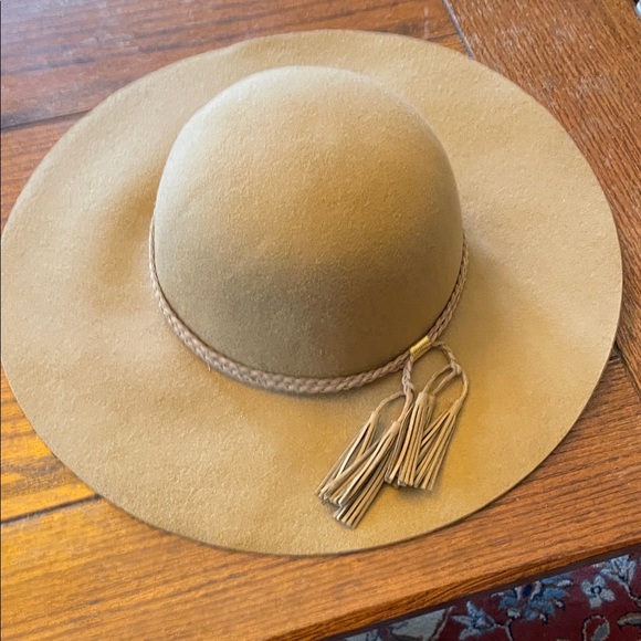 Brass Plum Accessories - Chic Tan Tassel-Trimmed Hat NWT
